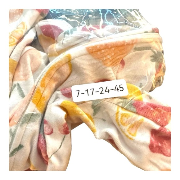 Carter’s | Newborn 0M Fruit Print Zip Onesie Strawberry - Picture 11 of 11
